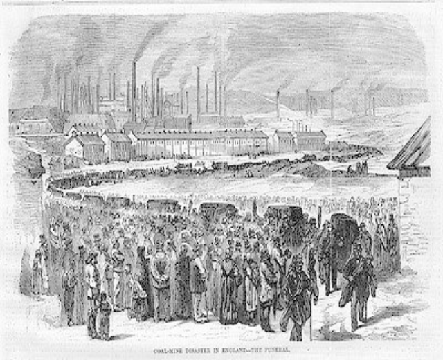 Schwarz-weiß-Zeichnung von Menschen vor einer Fabrik mit Häusern und Rauch aus Schornsteinen, beschriftet mit "coal-mine disaster in England the final" unten.