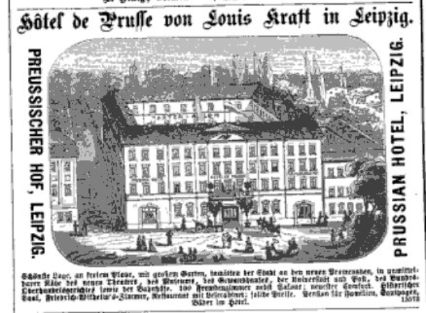 Schwarze und weiße Anzeige für ein Hotel in Leipzig, Deutschland, das das Gebäude, Bäume und Menschen mit begleitendem Text zeigt.