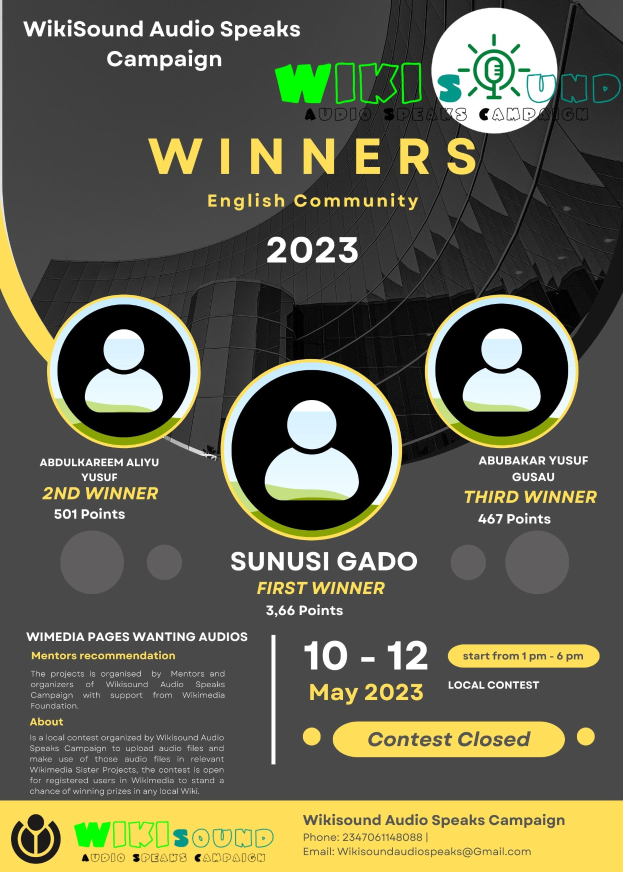 Ein buntes Plakat mit einem blauen Hintergrund und gelben und weißen Buchstaben, die in fetter Schrift 'Gewinner' lesen, mit mehreren lachenden Menschen in der Mitte.