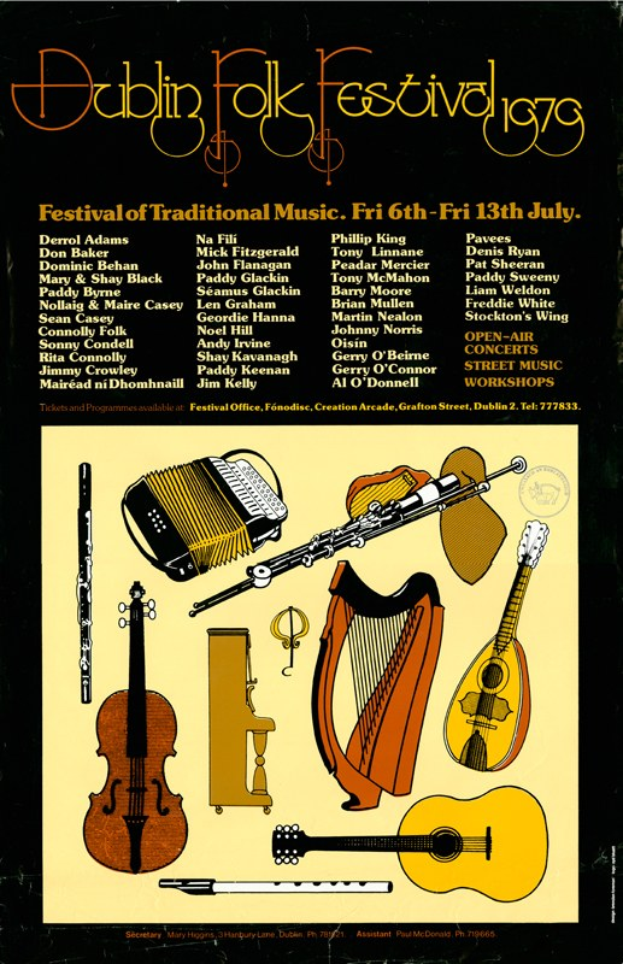 Plakat für das Dublin Folk Festival 1975 mit musikalischen Instrumenten wie Gitarre, Harfe, Flöte und Schlagzeug sowie Text mit Festival-Informationen.