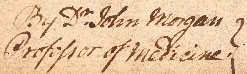Nahaufnahme einer Rezeptkarte mit handgeschriebener schwarzer Tinte auf einem Blatt Papier.