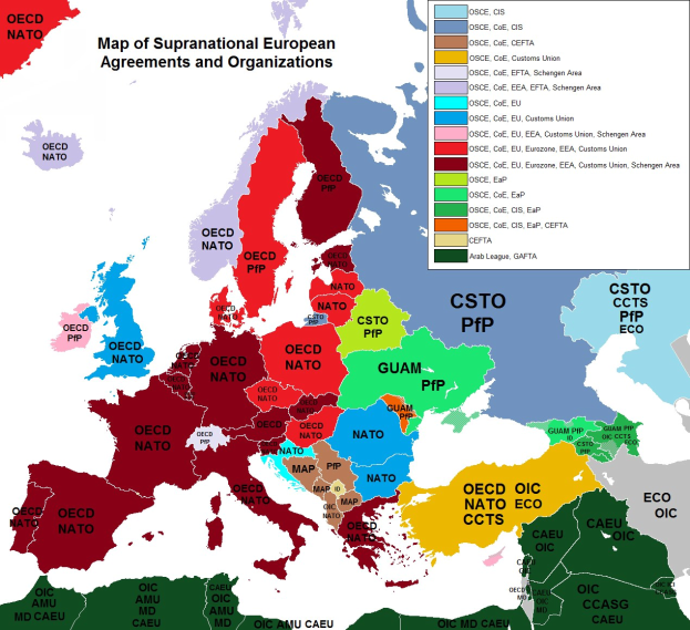 Eine bunte Europakarte, die Länder und ihre Vereinbarungen oder Organisationen hervorhebt, mit begleitenden Textbeschriftungen.
