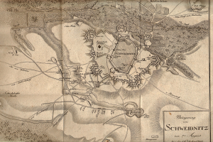 Ausführliche alte Karte von Schweidnitz, Deutschland, zeigt Straßen, Gebäude und Sehenswürdigkeiten mit begleitendem Text über die Bevölkerung, Geschichte und Kultur der Stadt.