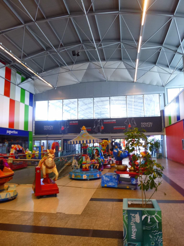 "Unter der Mütze", Elmash Cultural Center"