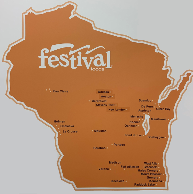 Ein lebendiges Plakat einer Wisconsin-Karte voller bunter Lebensmittel, beschriftet mit "Festival Foods."