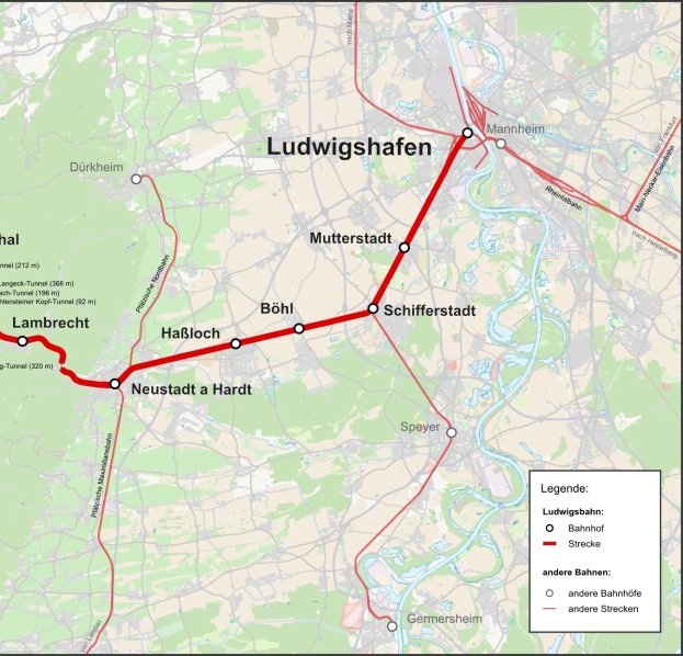Karte von Ludwigshafen, Deutschland, mit einer roten Linie, die die Bahnroute markiert, und Text, der die Bahnlänge, die Entfernung und interessante Punkte beschreibt.