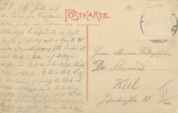 Alte Postkarte mit rotem deutschen Stempel und handgeschriebenem Text, wahrscheinlich ein Regierungsbrief.